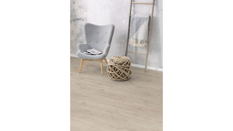 1469502_02PI_AP_PH_flo_pro_studio_living_room_classic_EPL039_STF1_72dpi_RGB