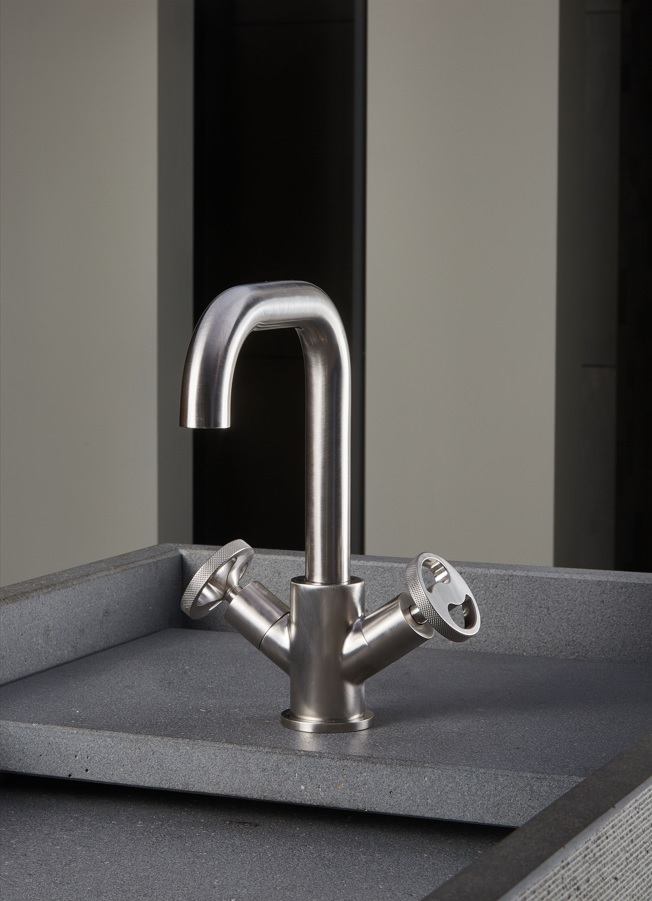 Millenovecinquanta-doppio-comando-lavabo-1