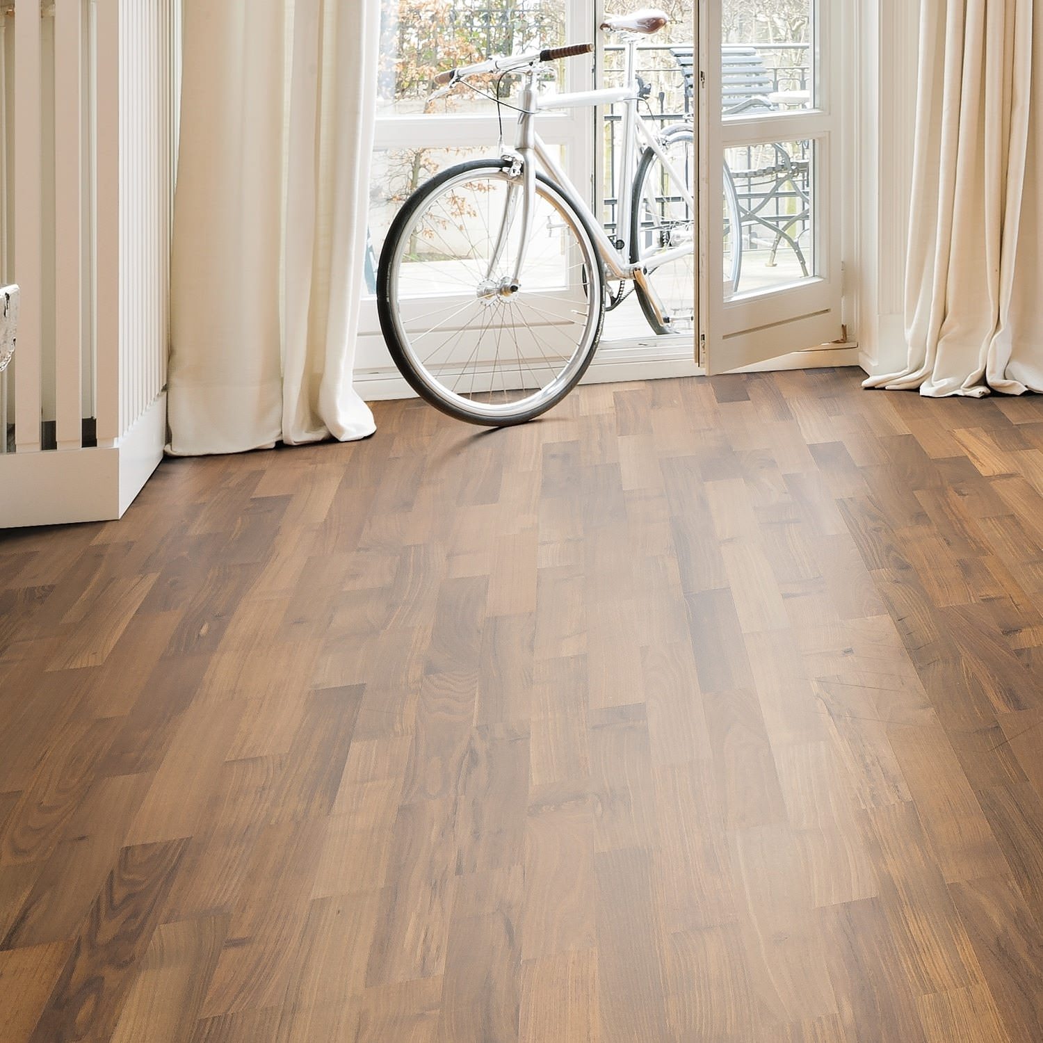 537911_haro_parquet_strip_allegro_amber_robinia_favorit_int03